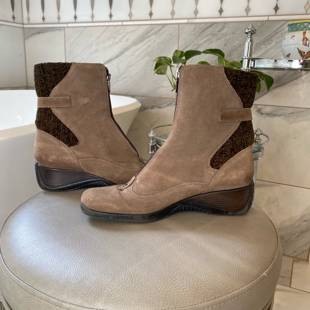 Aquatalia Mia Boots Womens 9 Shoe Brown Suede Pull On Zip Snow Ankle Bootie